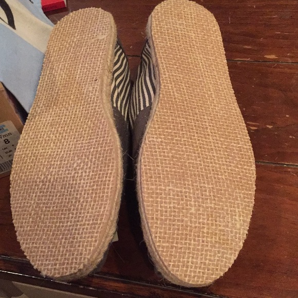 Toms gray stripe shoes - Picture 4 of 8